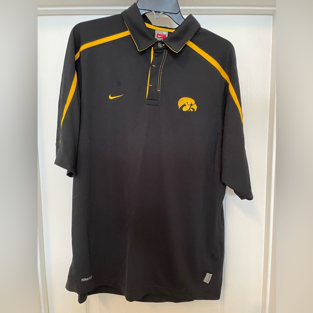 Nike Iowa Hawkeyes 🎉HP🎉 short sleeve polo shirt top size Medium- black